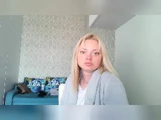 Xlovecam Watch Live Sex Cams of CrystalHope