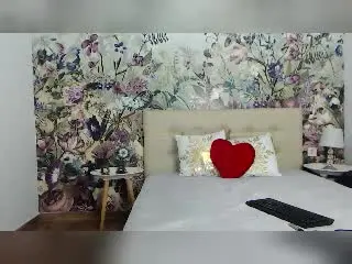 Xlovecam Free Live Porn of DiamondHottieX