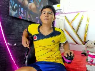 Xlovecam Live Sex of RichiiHott