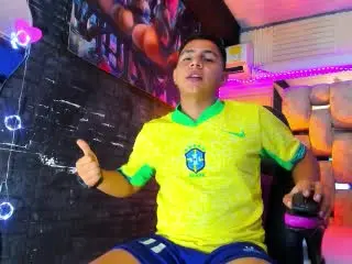 Xlovecam Free Live Porn of RichiiHott