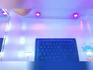 Xlovecam Free Live Porn of LeiaLaurent