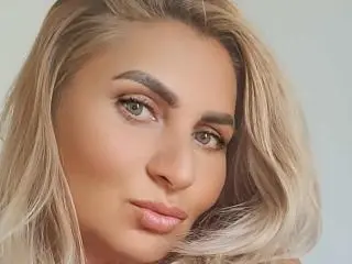 Xlovecam Live Sex of ChaudeEvely