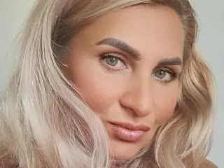 Xlovecam Watch Live Sex Cams of ChaudeEvely