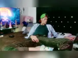 Xlovecam Free Porn Cam of TylerCa