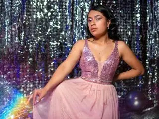 Xlovecam Sex Cam of RoxanneHan