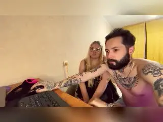 Xlovecam Live Sex Cam of MikeAndAnna