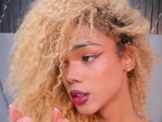 Xlovecam Live Sex Cam of NaomiSteward