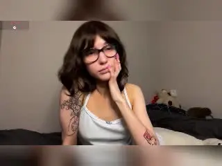 Xlovecam Nude Webcam of ErynAttridge