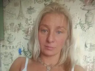 Xlovecam Best Webcam of RoseeZ