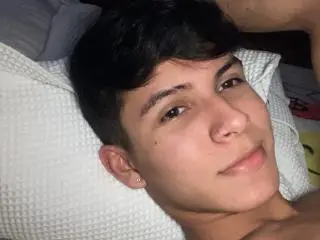 Xlovecam Live Sex of Angelitocute