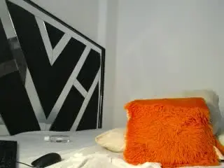 Xlovecam Live Sex Cam of BlueBreeze