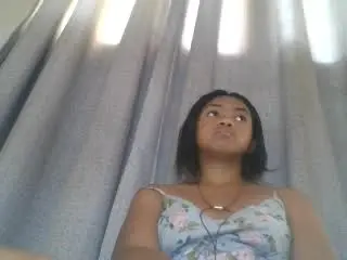 Xlovecam Free Live Porn of QueenV