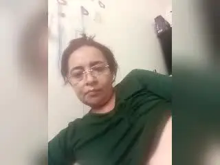 Xlovecam Sex Cam of Saray69s