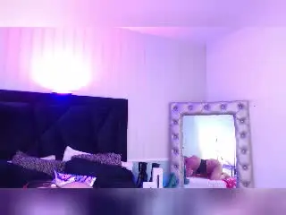 Xlovecam Free Live Porn of TarahDustin