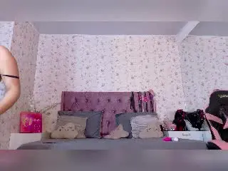 Xlovecam Private Sex Chat of AvrillThomas