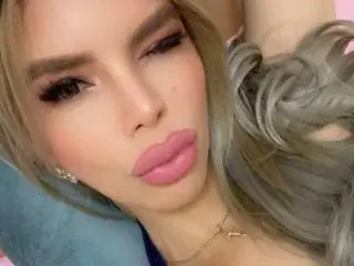 Xlovecam Free Porn Cam of HotCumAdriana69x