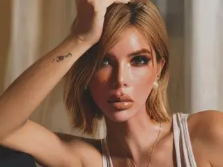 Xlovecam Sex Cam of HotCumAdriana69x
