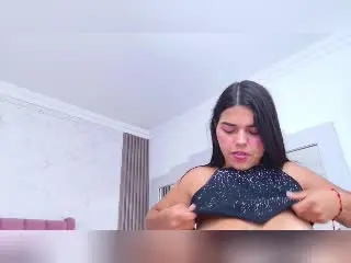 Xlovecam Adult Webcams of MiluJones