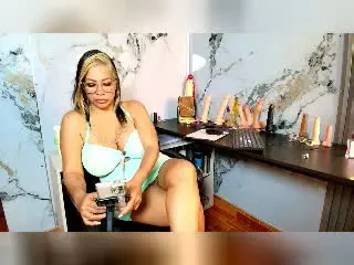 Xlovecam Adult Webcam of AlixLow