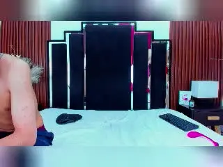 Xlovecam Live Porn of KylieAndJustin